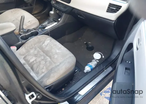 2016 Toyota Corolla Le Plus z USA, uszkodzony, nr VIN 2T1BURHE3GC511624